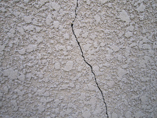 小牧市の外壁ひび割れ：費用と相場を徹底解説